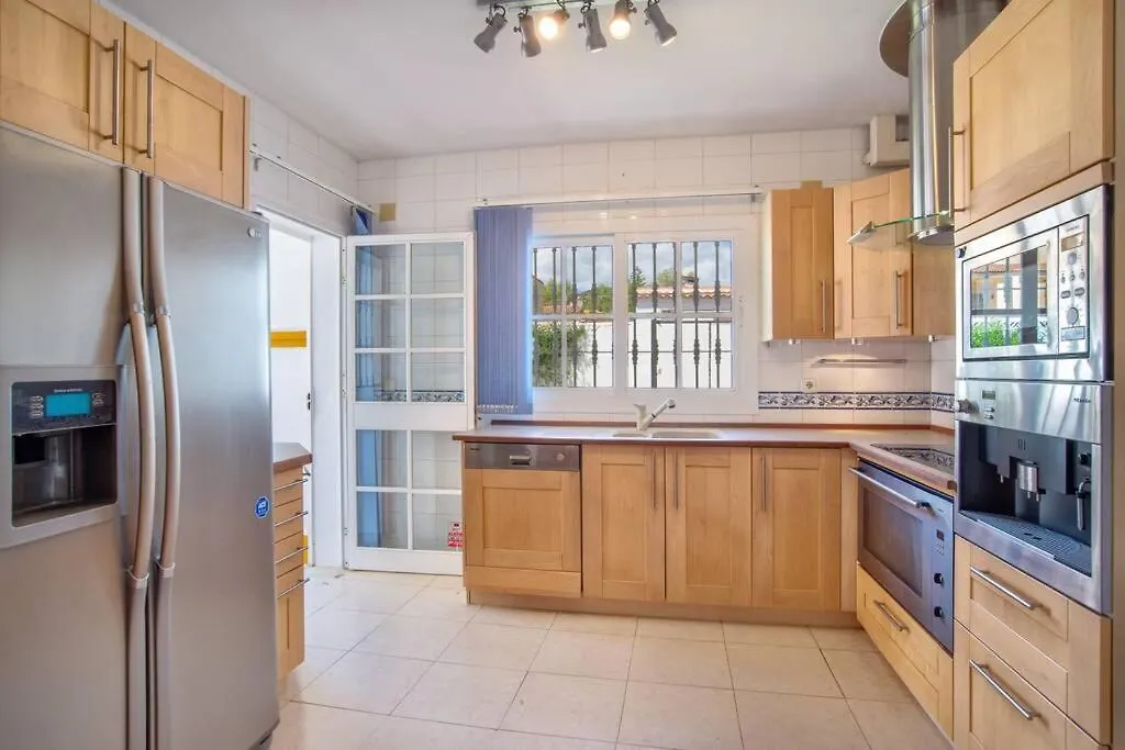 Villa Marina Benalmadena - 5 Min Walk To The Beach, Heated Pool, Spa, 5 Bedrooms Spain